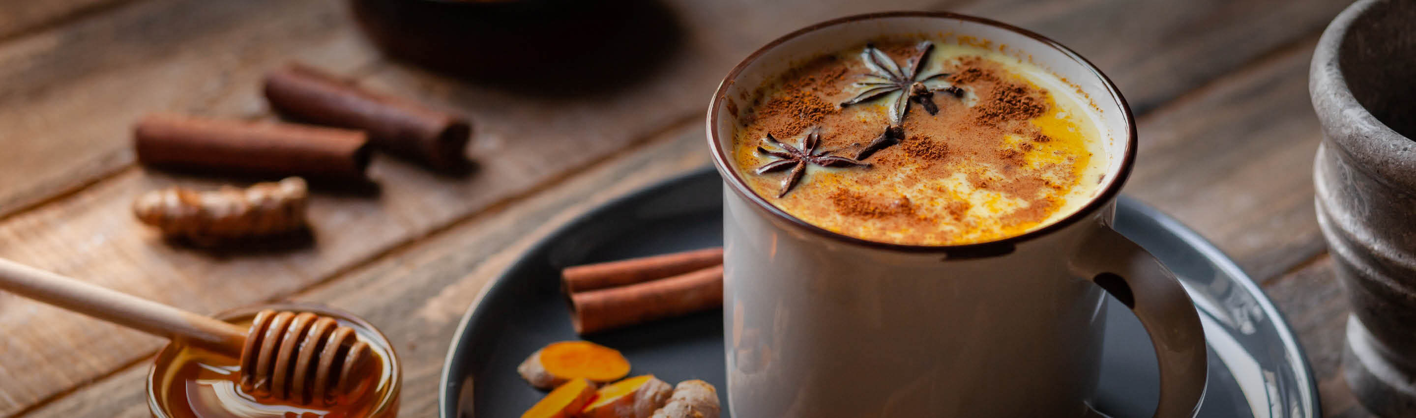 Goldene Milch Rezept – EDEL KRAUT Goldene Milch mit Honig und Zimt – wohltuendes Ayurveda-Getränk