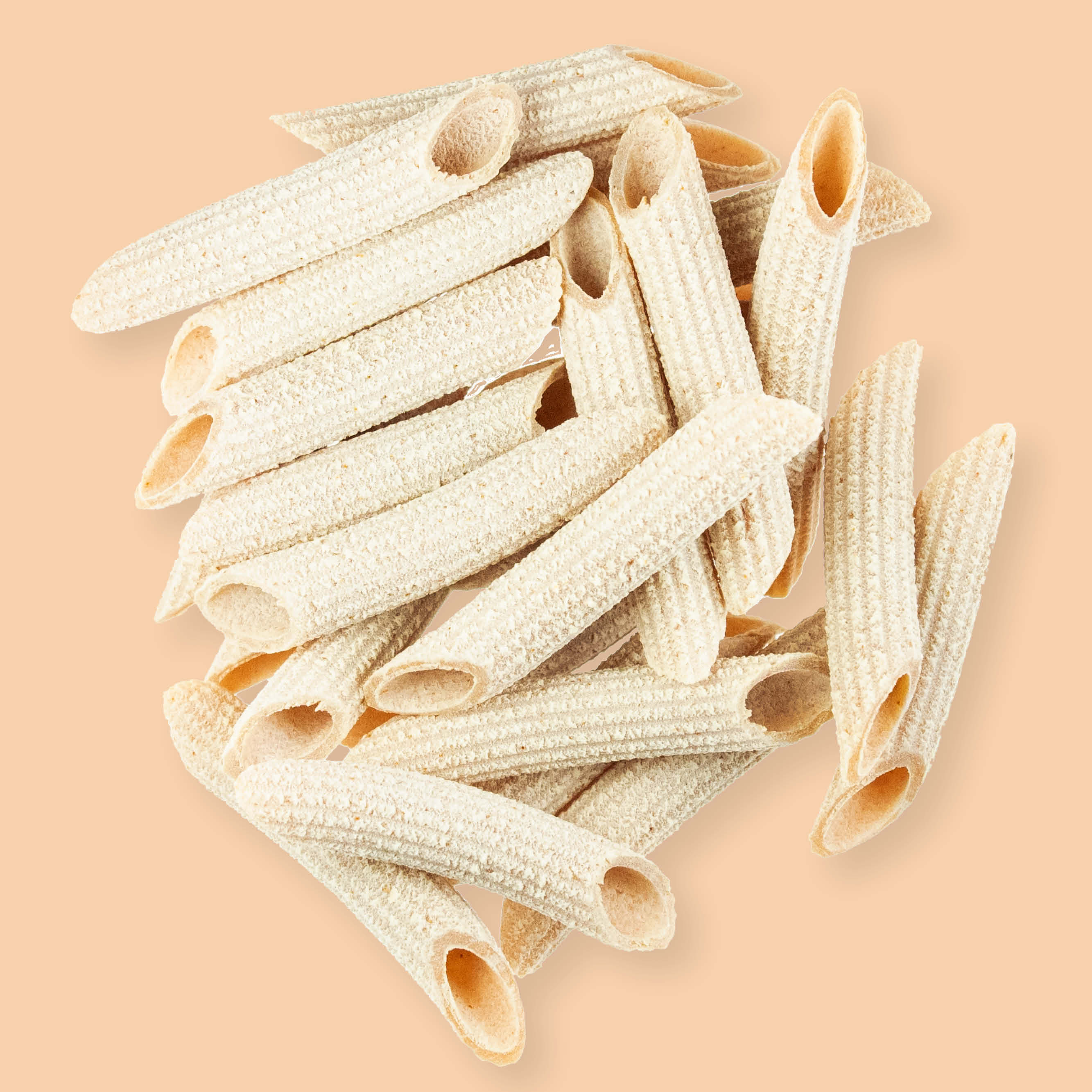 Bio Chili Penne Pasta Nahaufnahme der antiken und bronzegezogenen Urgetreide-Qualität Bio Chili Penne Pasta Nahaufnahme der antiken und bronzegezogenen Urgetreide-Qualität